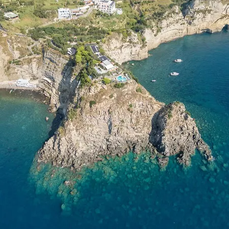 Punta Chiarito Hotel 4*